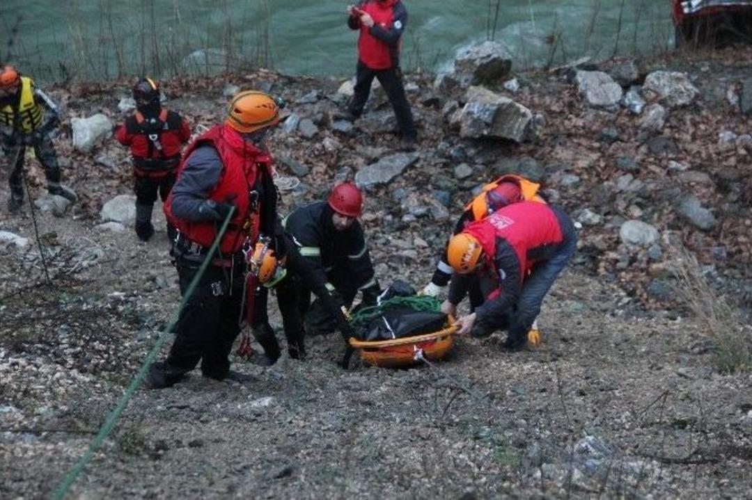 Bursa&rsquo;da Kontrolden &Ccedil;ıkan Otomobil Dereye U&ccedil;tu: 1 &Ouml;l&uuml;