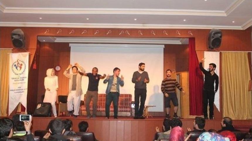 Ağrı’da Gençler Arası Skeç Yarışması