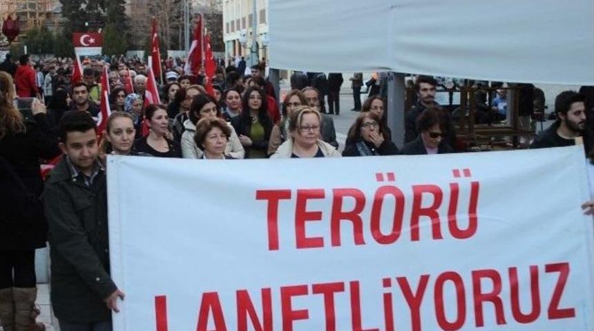 Uşak&rsquo;ta Ter&ouml;re Sessiz Protesto