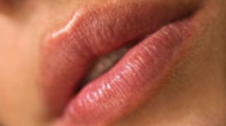 D&ouml;rt Adımda Dolgun Dudaklar