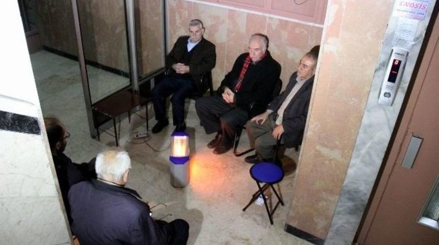 Bina Sakinlerinden Fuhuş Nöbeti