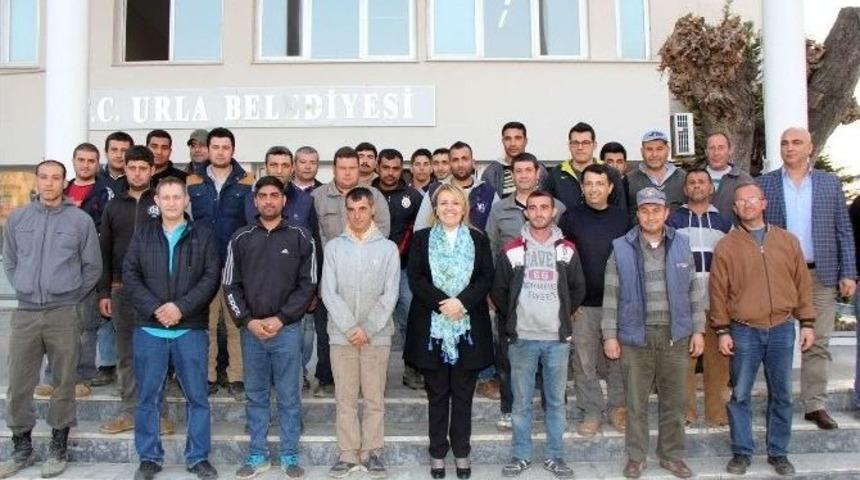 Belediye İş&ccedil;ileri Başkan Sibel Uyar&rsquo;a Teşekk&uuml;r Etti