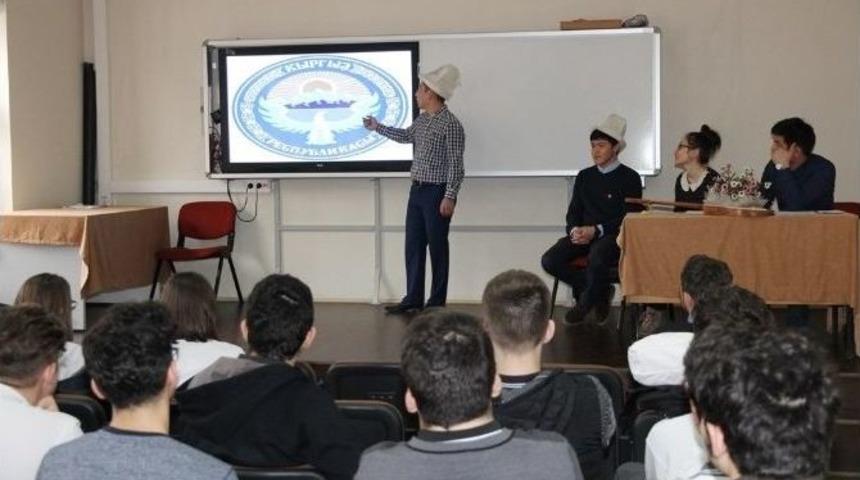 Kırgız &Ouml;ğrenciler K&uuml;lt&uuml;rlerini Tanıttı