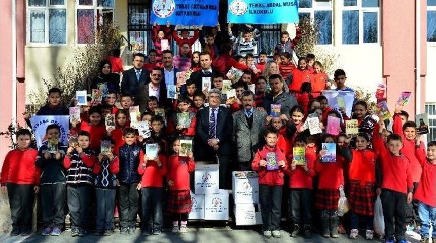 Muratpaşa&rsquo;dan K&ouml;y Okullarına 10 Bin Kitap
