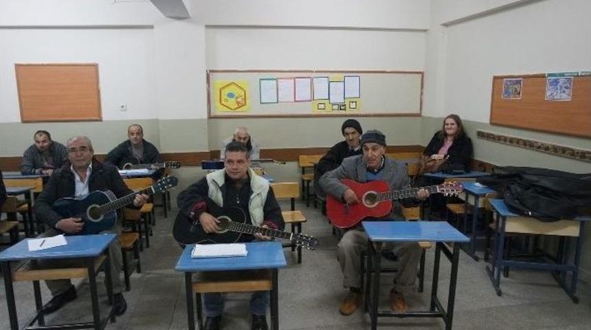 M&uuml;zik Akademisi&rsquo;nden Sanatla Terapi