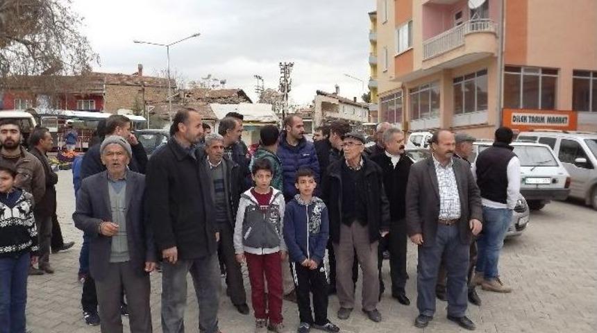 Dilekliler Mahallelerine Verilen Otob&uuml;sleri Protesto Etti