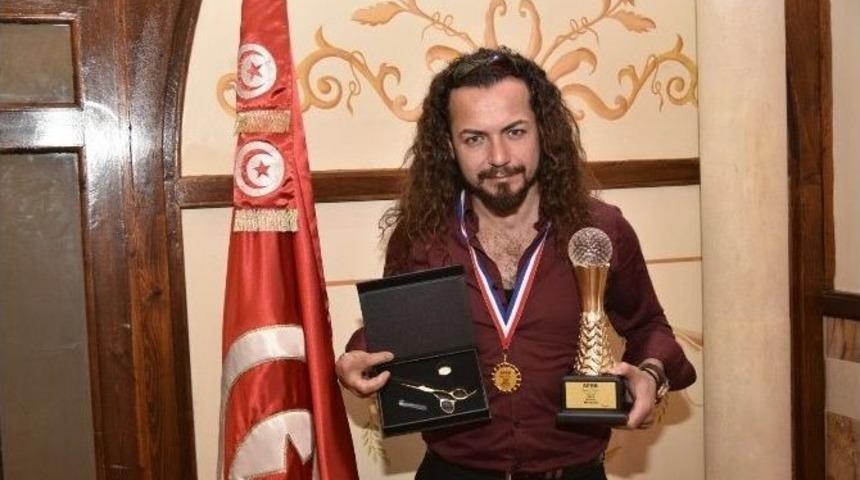 Gebzeli Sa&ccedil; Tasarımcısı Altın Makas &Ouml;d&uuml;l&uuml;&rsquo;n&uuml; T&uuml;rkiye&rsquo;ye Kazandırdı