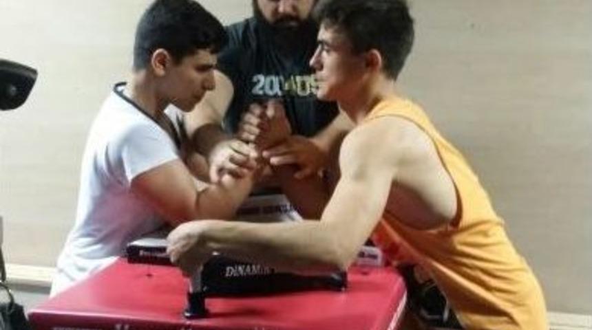 Bilek G&uuml;reşi Sporcuları Şampiyonaya Hazırlanıyor