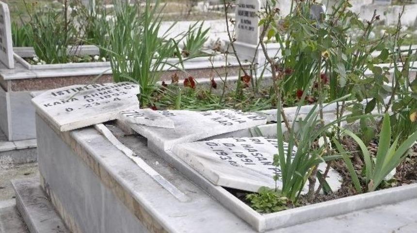 Hatay&rsquo;da Şehit Ve Gazi Mezarları Tahrip Edildi