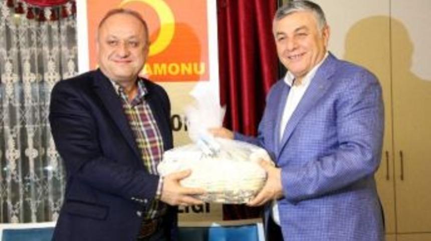 Sarıyer Belediye Başkanı Ş&uuml;kr&uuml; Gen&ccedil;, Tahsin Babaş&rsquo;ın Yemeğine Katıldı