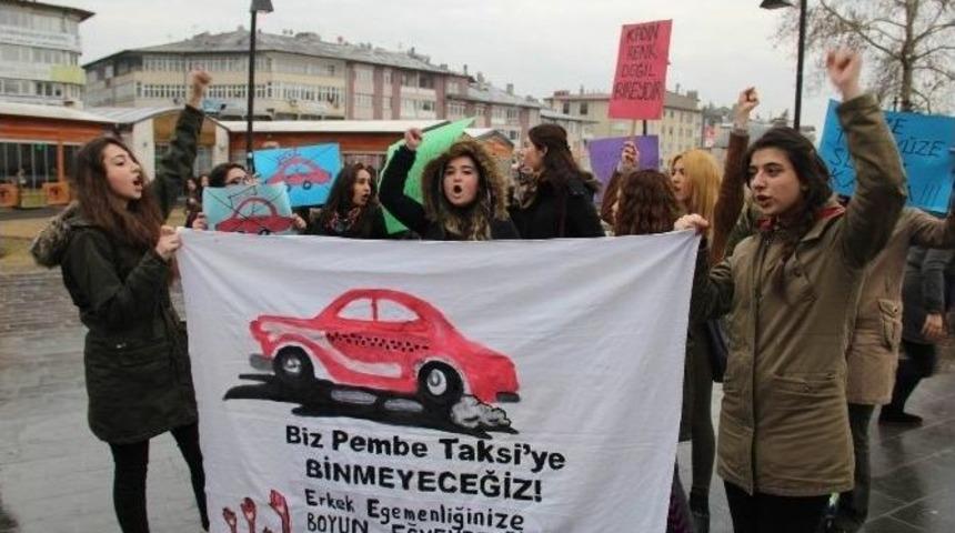 Sivas&rsquo;ta Kadınlardan &lsquo;pembe Taksi&rsquo; Uygulamasına Tepki