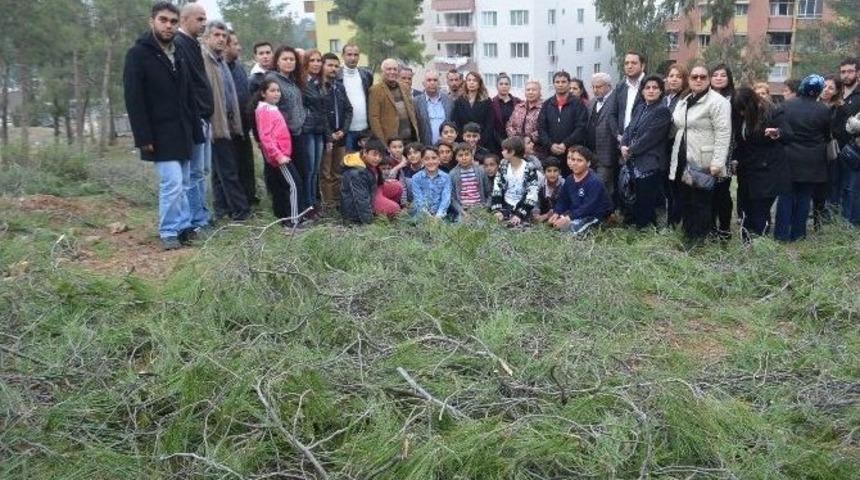 Kırıkhan&rsquo;da Ağa&ccedil; Kesimini Vatandaşlar Engelledi