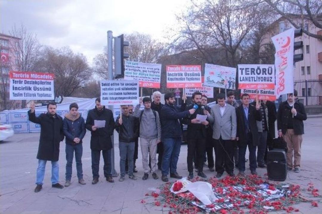 Saldırının Olduğu Alanda Kur&rsquo;an-ı Kerim Tilaveti