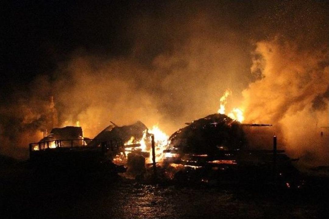 Bolu&rsquo;da 2 Ev, Ahır Ve Samanlık Alev Alev Yandı