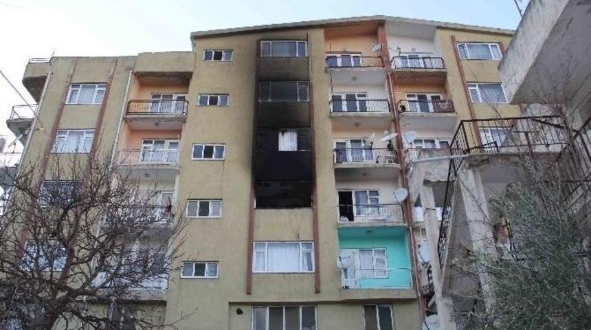 Kuşadası&rsquo;nda 6 Katlı Apartmanda Yangın