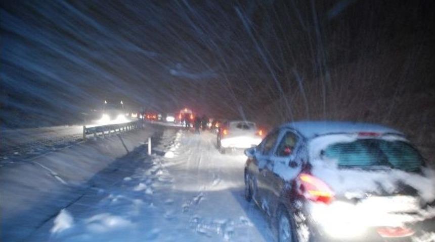 Tokat-sivas Karayolu Kar Yağışı Nedeniyle Ulaşıma Kapandı
