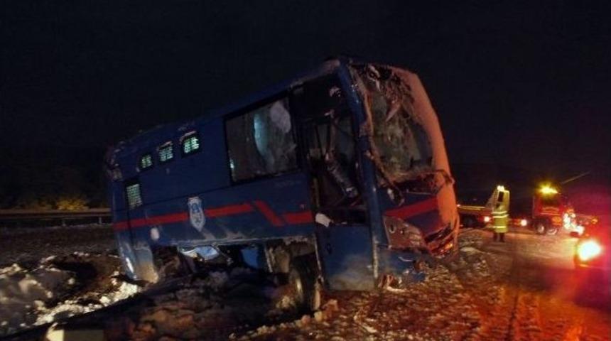 Yozgat&rsquo;ta Cezaevi Nakil Aracı Devrildi 1 Astsubay Şehit Oldu