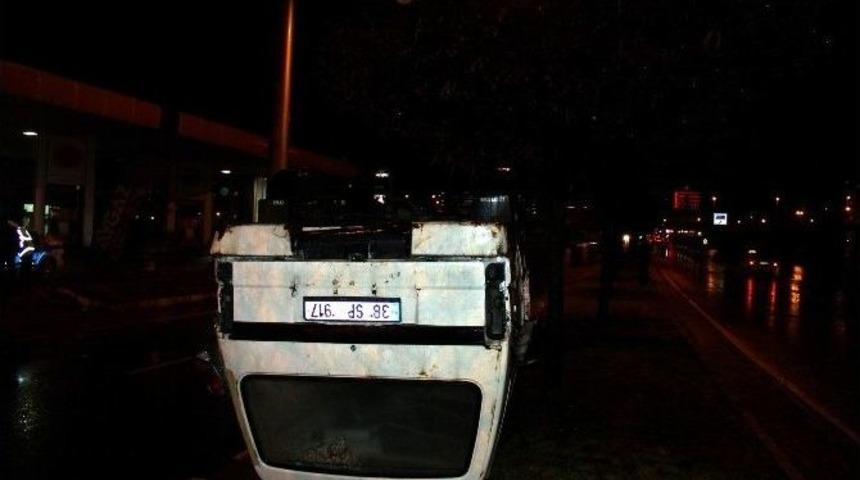 Direksiyon Hakimiyeti Kaybolan Minib&uuml;s Takla Attı