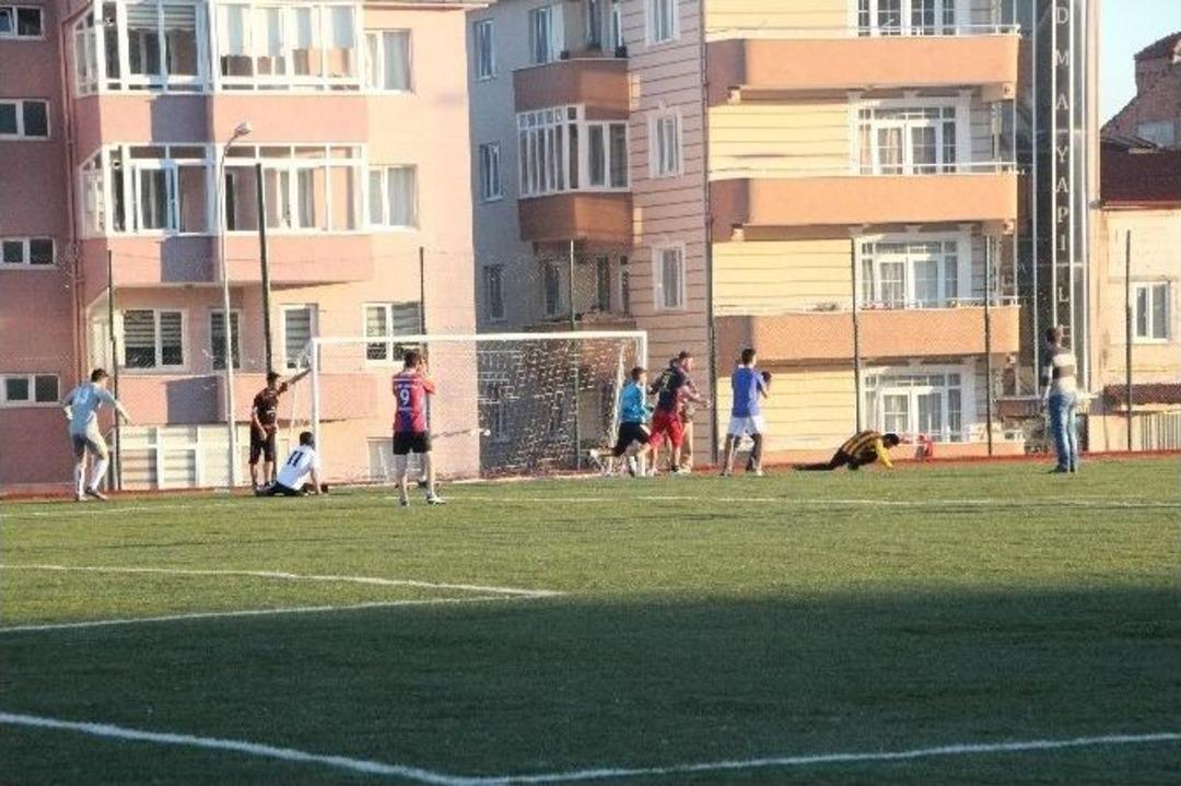 Bilecik&rsquo;in Tek Sentetik Sahası M&uuml;ltecilerin Mekanı Oldu