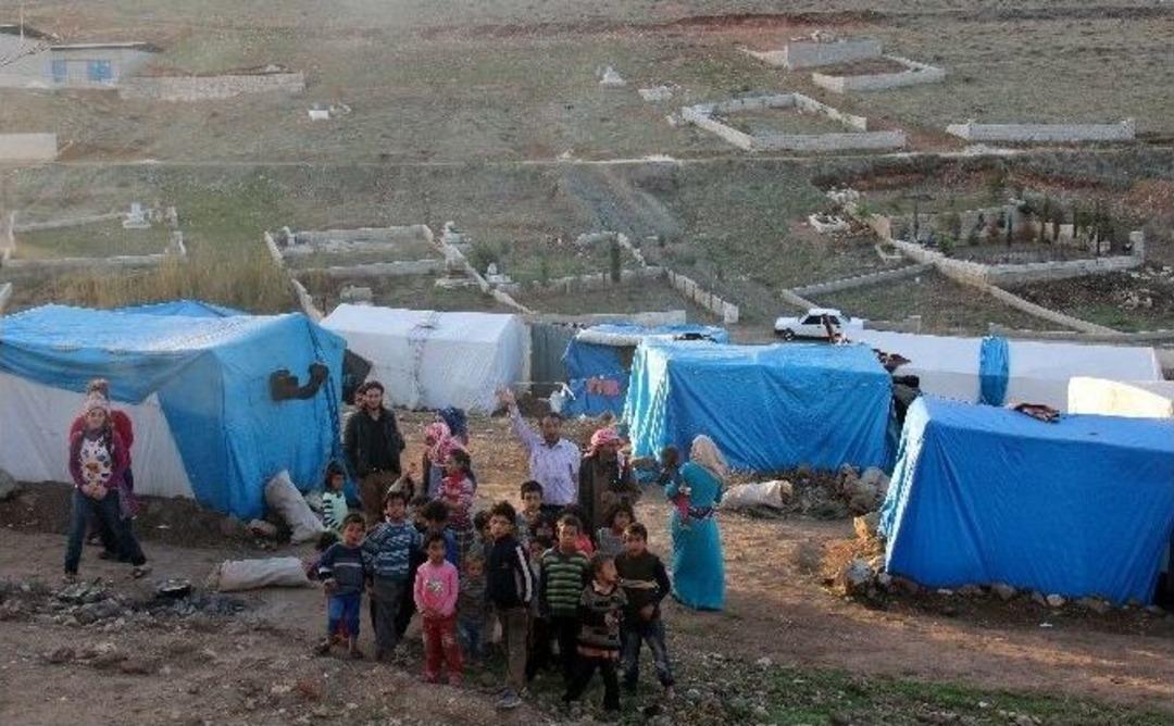 (&ouml;zel Haber) Rusya&rsquo;nın Hava Saldırısı Onları Mezarlığın Yanı Başında Bir Hayata Mahkum Etti