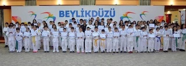 Taekwondoculara Kuşak Töreni Yapıldı