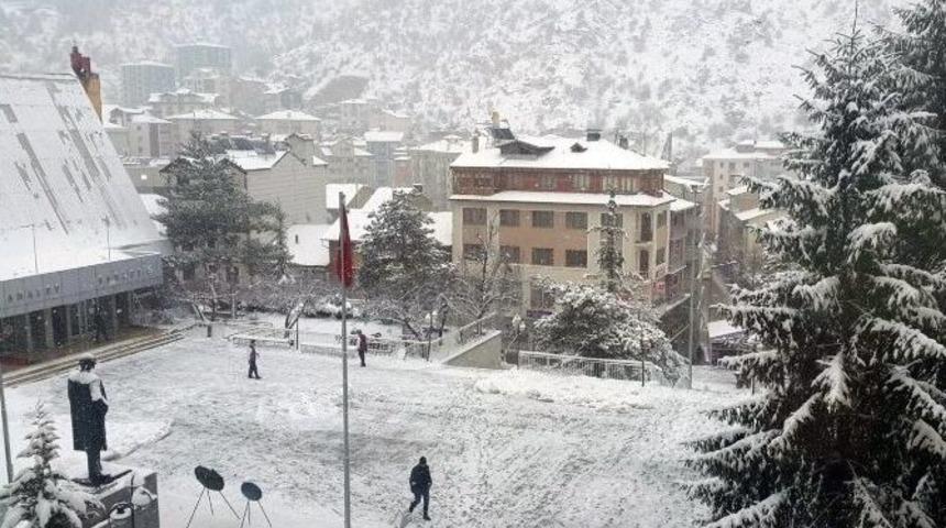 G&uuml;m&uuml;şhane&rsquo;de Kar Yağışı