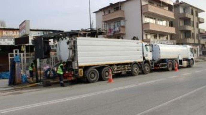 Saski Arifiye&rsquo;nin Kanallarını Temizliyor