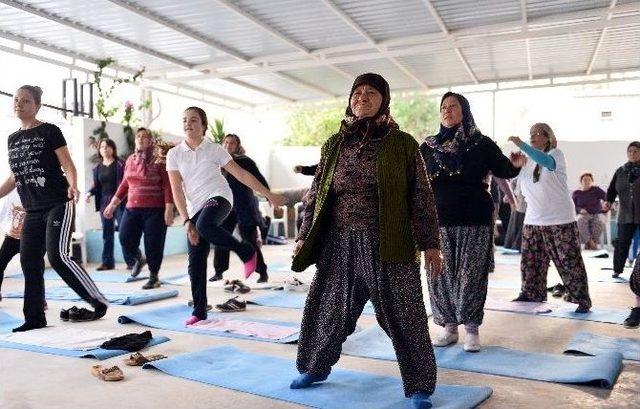 Üretici Kadınlardan Maydanozlu Teşekkür