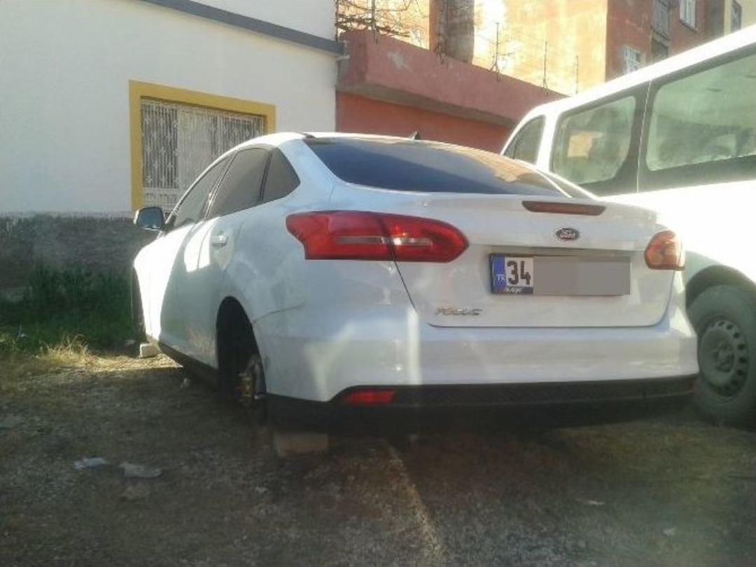 Borcunu &Ouml;demek İ&ccedil;in Jant Ve Lastik &Ccedil;almış