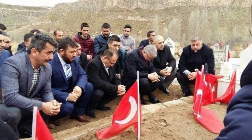 Diriliş Başkanları Şehidin K&ouml;y&uuml;nde Ter&ouml;r&uuml; Lanetledi