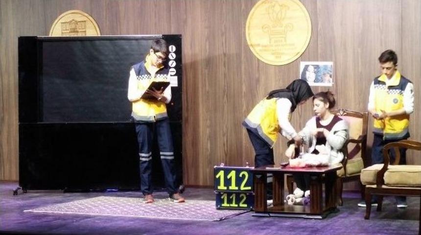 Gen&ccedil;ler Hayallerini Sahneye Taşıdı