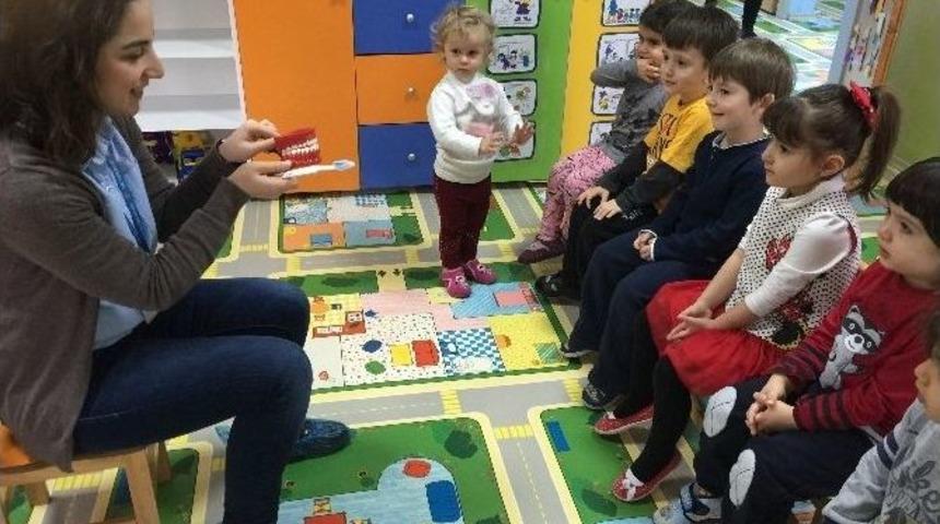 Kreş &Ouml;ğrencilerine Diş Taraması