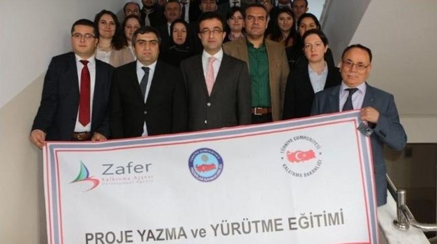 Proje Yazma Ve Y&uuml;r&uuml;tme Eğitimi Tamamlandı