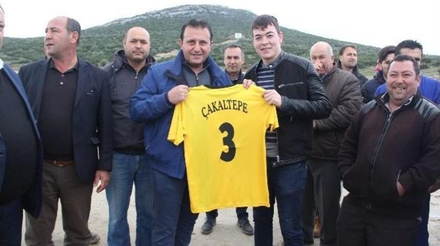 Menderes&rsquo;te Mahalleler Arası Futbol Turnuvası