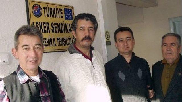 Astsubaylar Subaylardaki Hakların Kendilerine De Verilmesini İstiyor