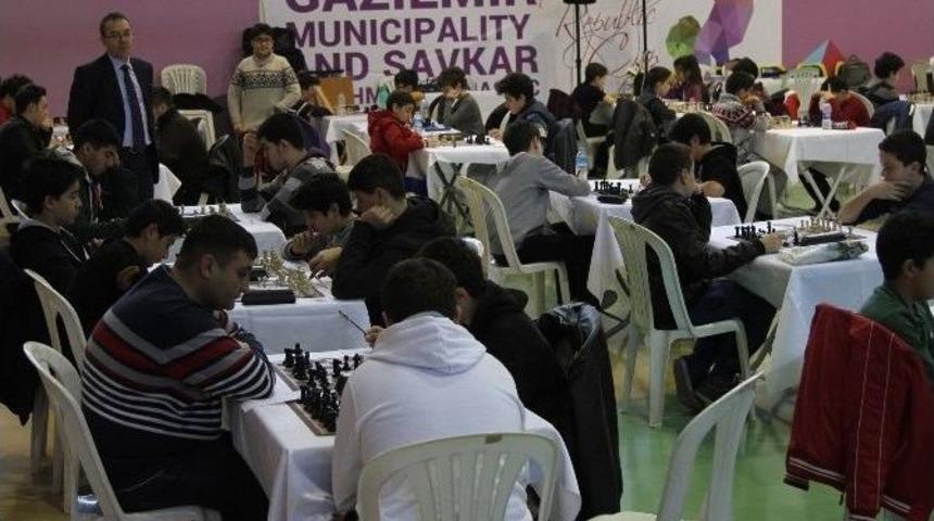 Gaziemir&rsquo;de Nefes Kesen Satran&ccedil; Turnuvası