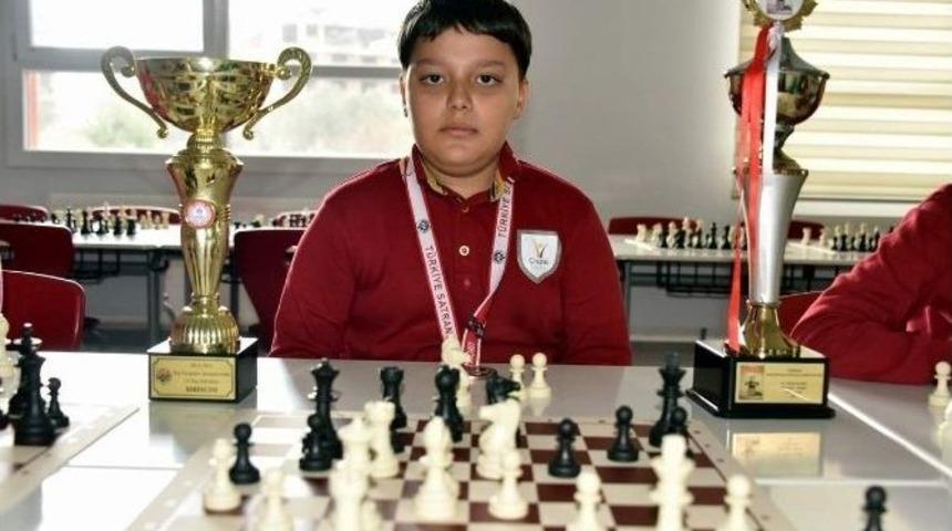 Atakan Mert Bi&ccedil;er Satran&ccedil;ta Aliağa&rsquo;nın Gururu Oldu