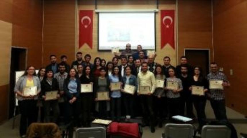Akib&rsquo;in Dış Ticaret Eğitimine Katılan Kursiyerler Sertifikalarını Aldı