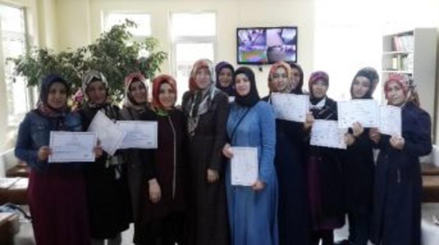 Hanımlar Arap&ccedil;a Sertifikası Aldı