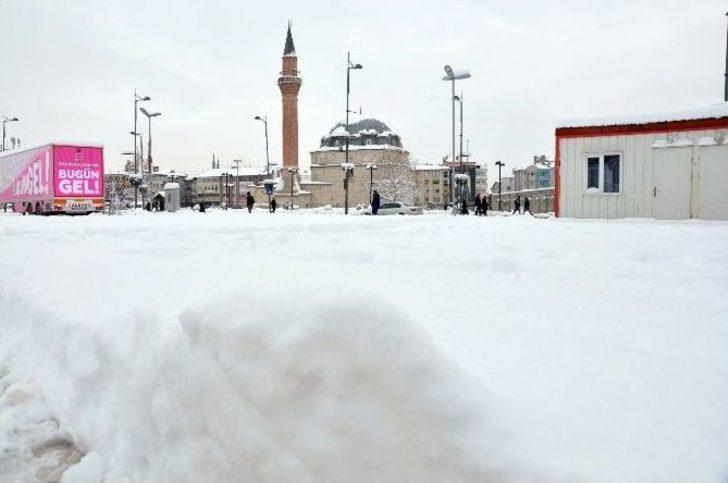 Sivas’ta 618 Köy Yolu Ulaşıma Kapandı G1