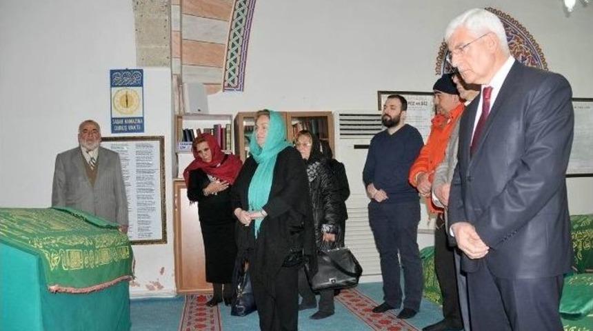 Hazreti Mevlana&rsquo;nın Annesinin Sanduka &Ouml;rt&uuml;s&uuml; Değiştirildi