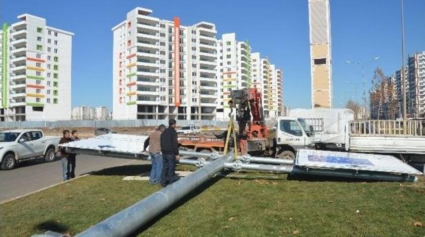 Diyarbakır&rsquo;da &Ccedil;ok Dilli Yer Ve Y&ouml;n Levhaları Asıldı