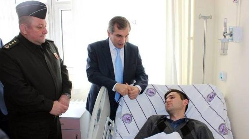 Yozgat Valisi Yazıcı, Yaralı Askerleri Hastanede Ziyaret Etti