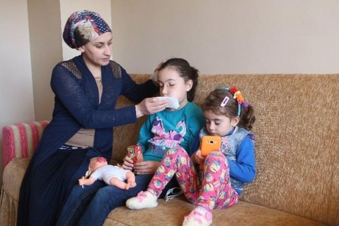 (&ouml;zel Haber) K&uuml;&ccedil;&uuml;k Esra, Okula Gidip, Arkadaşlarıyla Oynamak İstiyor