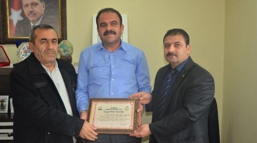 İhh&rsquo;dan Kaymakam Ve İş Adamına Teşekk&uuml;r Plaketi