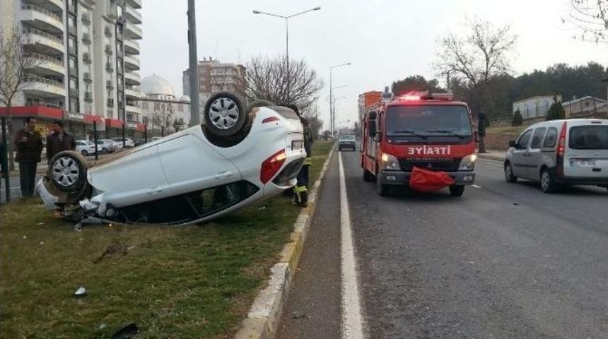 &Ccedil;arpışan Otomobillerden Birisi Ters D&ouml;nd&uuml;