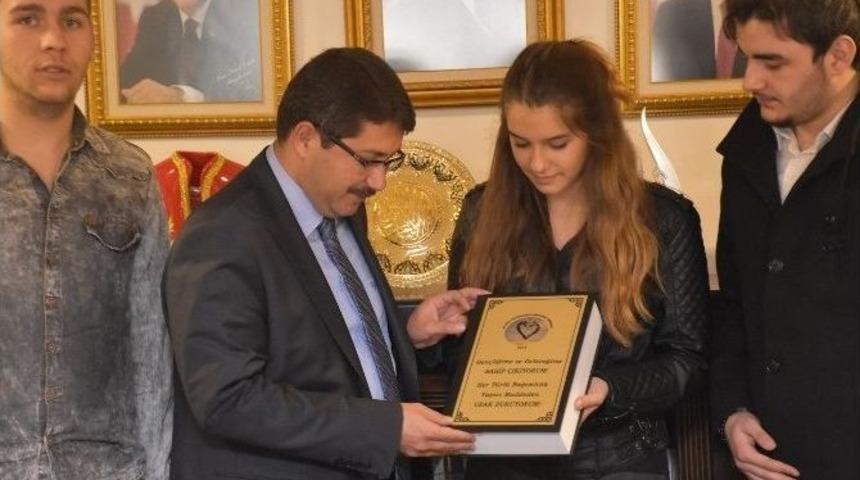 Başkan &Ccedil;elik&rsquo;ten Gen&ccedil;lere Destek