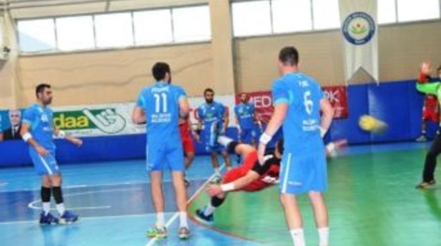 Nil&uuml;fer Belediyespor Farklı Kazandı