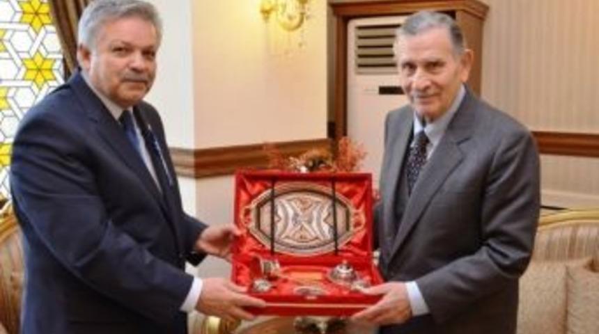 Eski Başbakan Yıldırım Akbulut, Vali Kahraman&rsquo;ı Ziyaret Etti