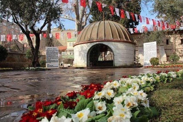 Kahramanmaraş Rengarek Çiçeklerle Süslendi